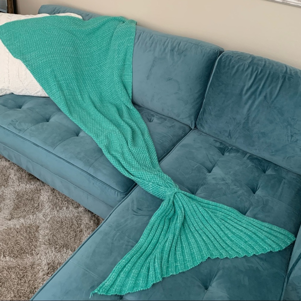 MERMAID BLANKET🧜‍♀️🐬 - Picture 2 of 5
